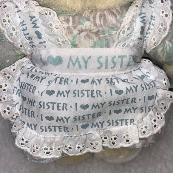 Avon teddy bear 9" plush wearing apron says I LOVE MY SISTER 1996 - Picture 4 of 9